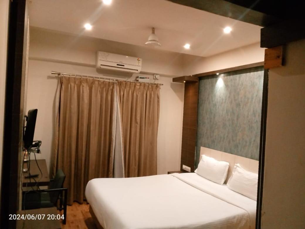 Hotel Sandalwood Inn Bengaluru Zewnętrze zdjęcie